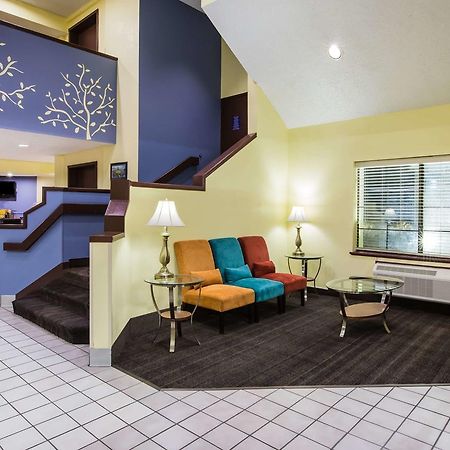 Days Inn By Wyndham Blue Springs Esterno foto