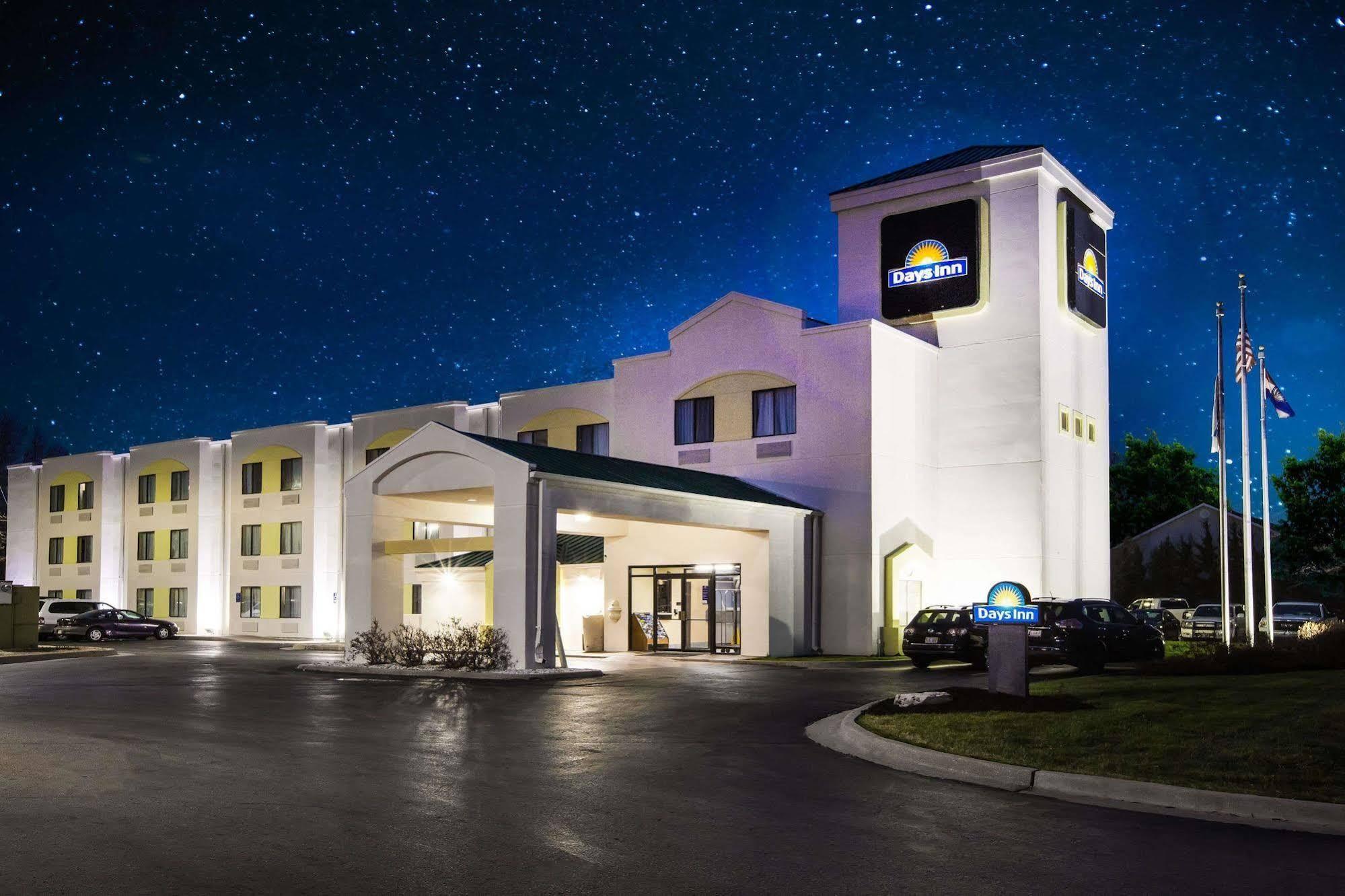 Days Inn By Wyndham Blue Springs Esterno foto