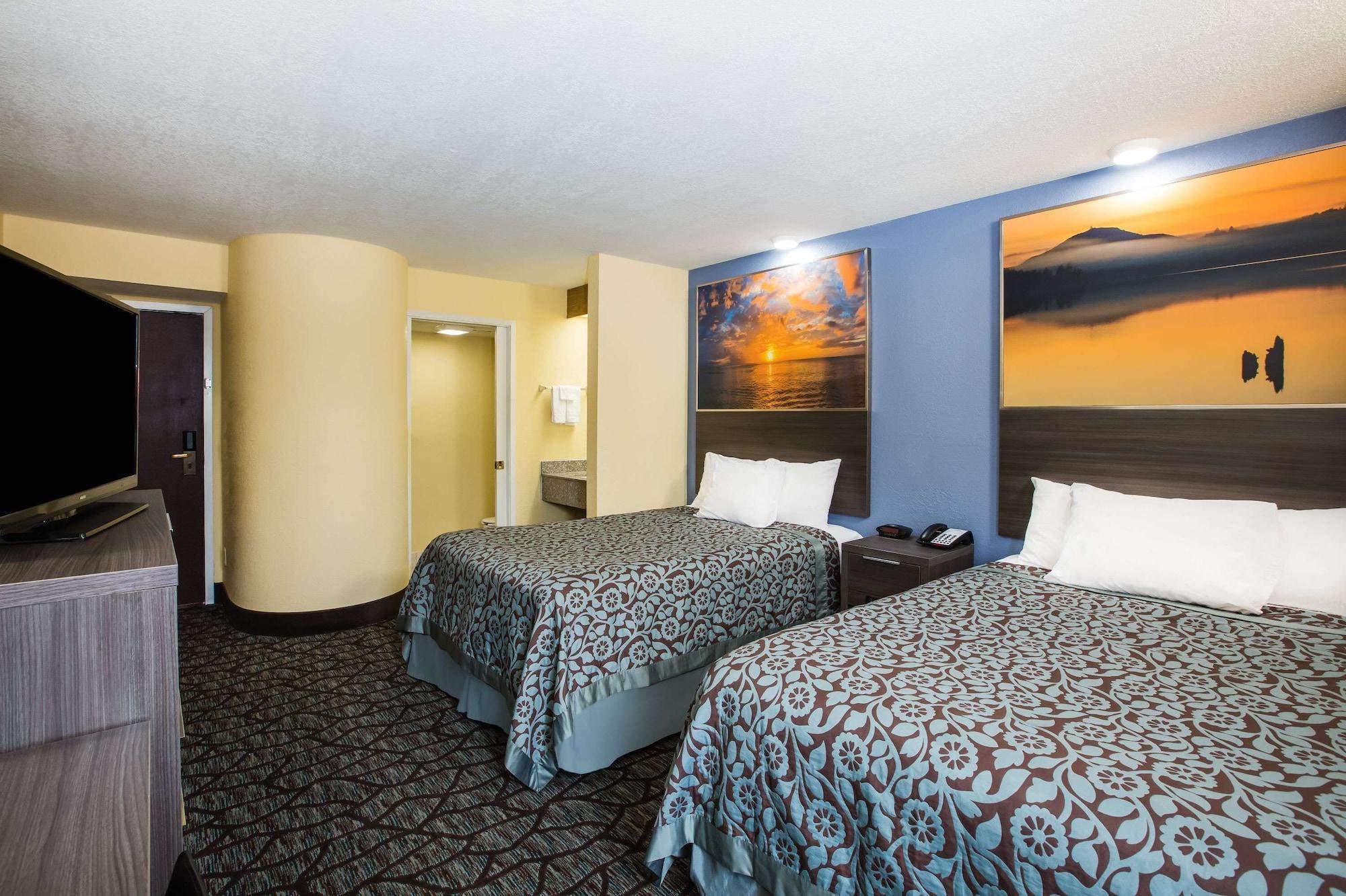 Days Inn By Wyndham Blue Springs Esterno foto