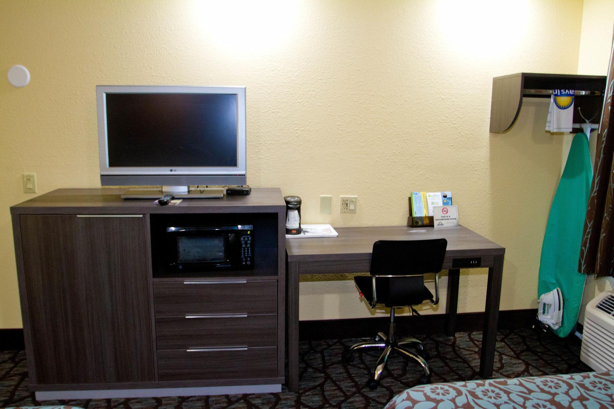 Days Inn By Wyndham Blue Springs Esterno foto