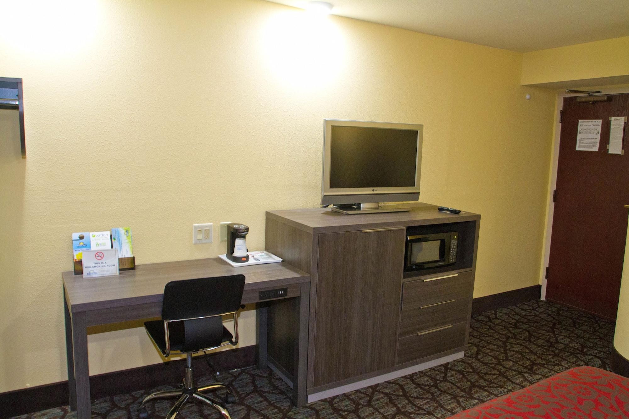Days Inn By Wyndham Blue Springs Esterno foto
