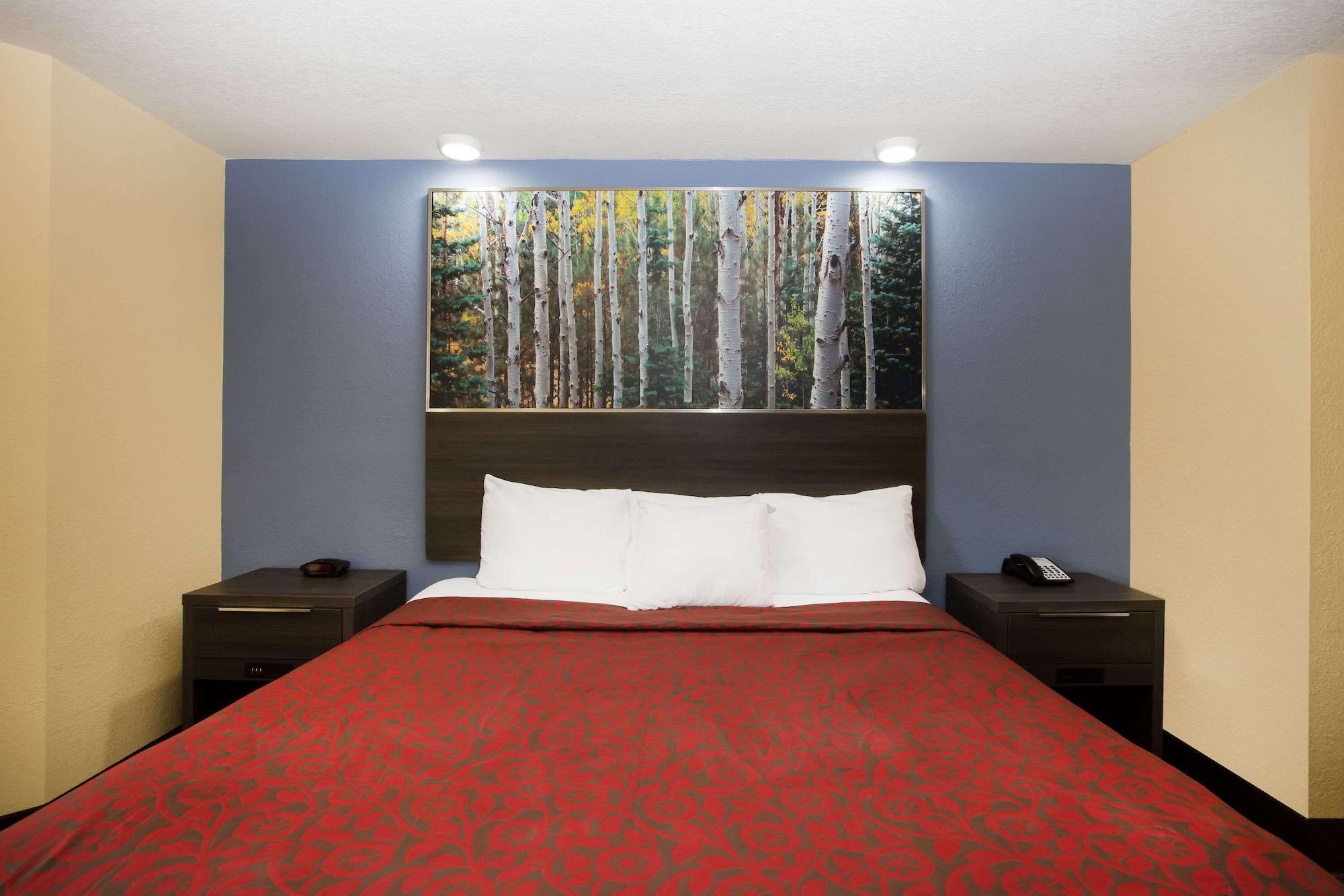 Days Inn By Wyndham Blue Springs Esterno foto