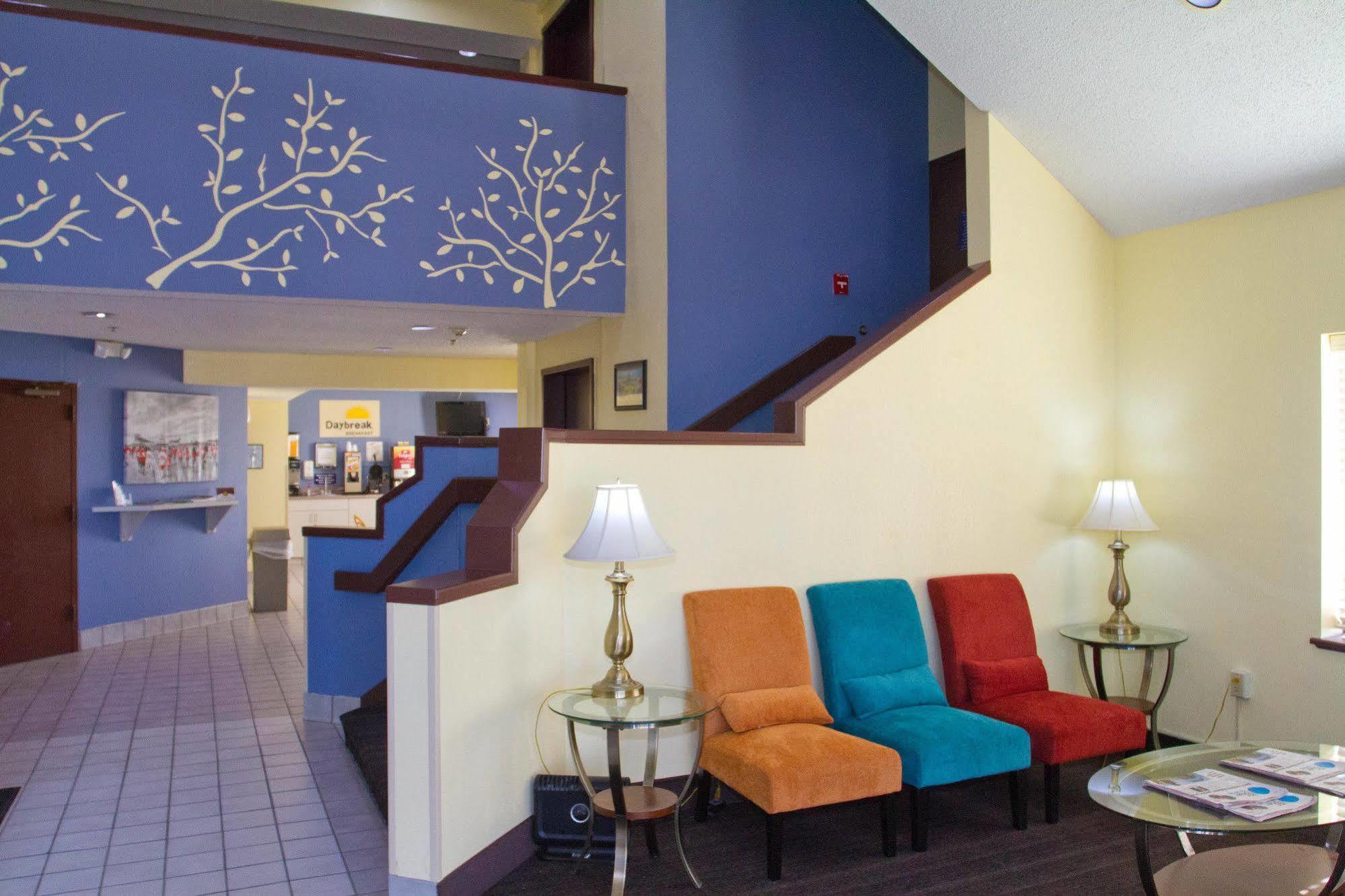 Days Inn By Wyndham Blue Springs Esterno foto